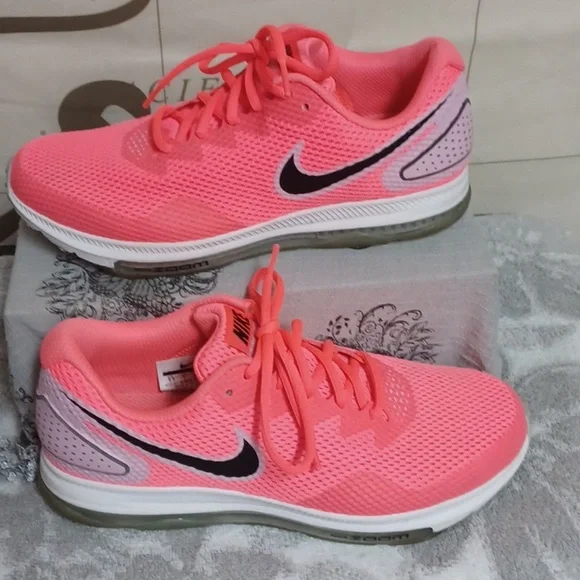 Nike Women's Pink Running Shoes - Picture 2 of 6